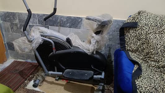 elliptical exercise bike gym. with a small fault. wheel loose