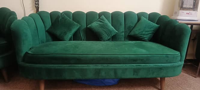 5-Seater Luxury Velvet Sofa – Elegant Green (Excellent Condition)