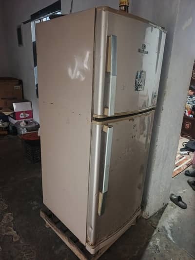 dawlance medium size fridge