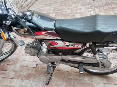 CD 70 25 model black with new and original Condition