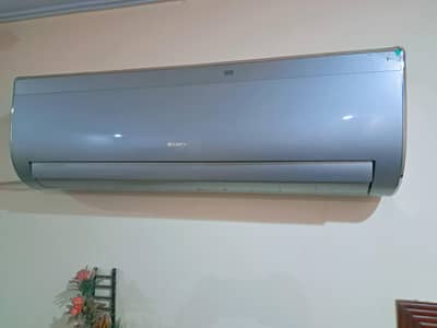 Neat and Clean Gree 1.5 Ton  Non-Inverter Split AC