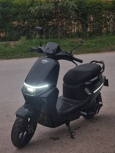 Electric scooty super star G93