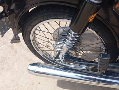 03010219582 bike ok hai buss 4000km chali ha