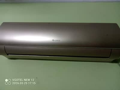 gree inverter hot and cold version wifi bultin  excellent condition .