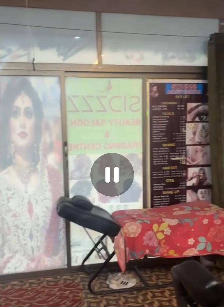 المونیم کا بنا ہواسلون کا فرنٹ دروازہ 2