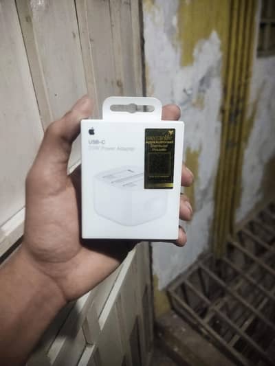 ORIGINAL APPLE 20 WATT 3 PIN ADAPTER