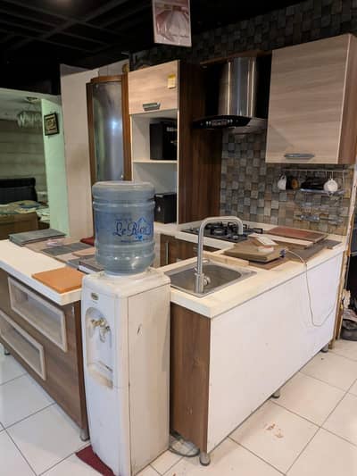 kitchen accessories and setup for sale