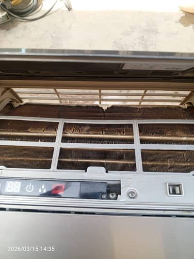 GREE 1.5 Ton Inverter AC (Heat & Cool) - Excellent Condition