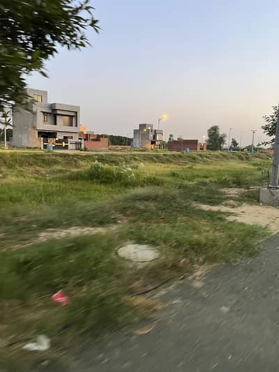 5 MARLA FACING PARK MOST BEAUTIFUL PRIME LOCATION RESIDENTIAL PLOT FOR SALE IN NEW LAHORE CITY PHASE 3