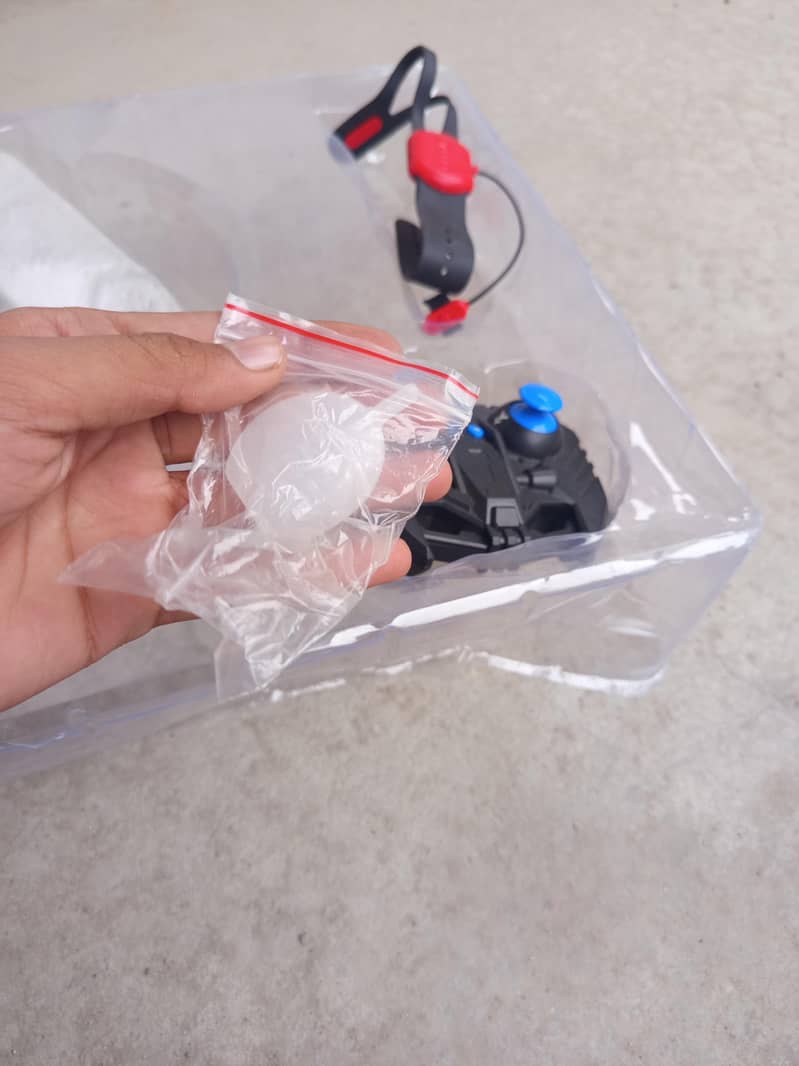 بچوں کی ریموٹ اور واچ کنٹرول والی گاڑی 3