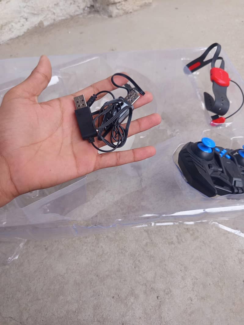 بچوں کی ریموٹ اور واچ کنٹرول والی گاڑی 7