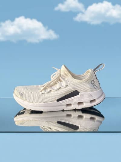 On Cloud Cloudeasy Sneakers in white black