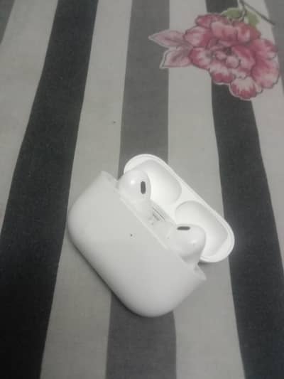 earbuds (light weight and good quality