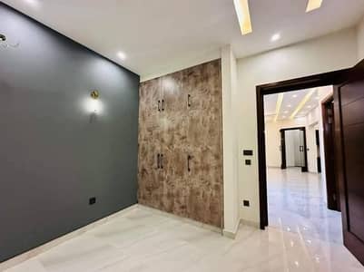5 Marla Beautiful Lower Portion For Rent In parkview city lahore.