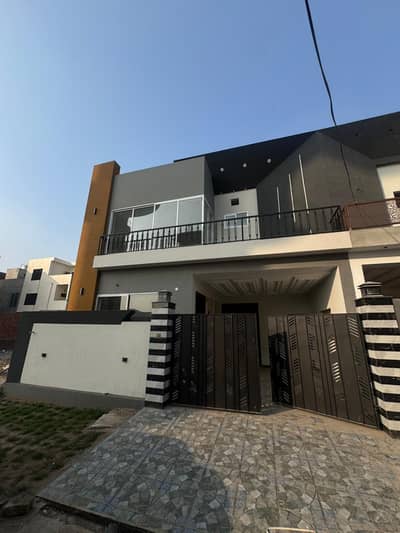 Prime Location House Of 5 Marla Is Available In Contemporary Neighborhood Of Buch Executive Villas