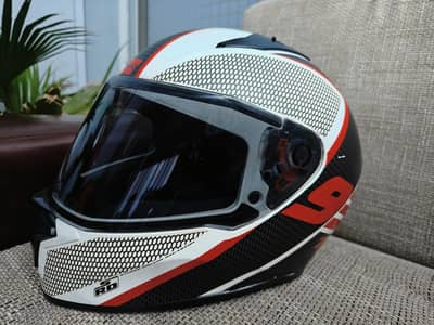 Studs helmet excellent condition