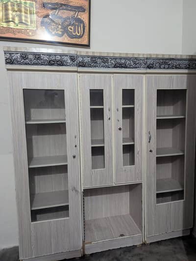 Crockry Almari 3 door with mirro