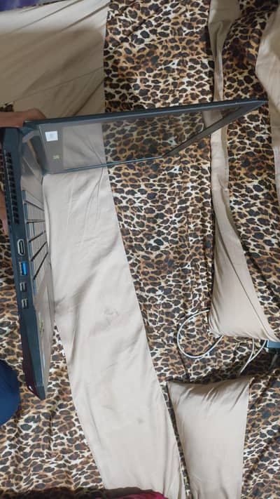 XMG GAMING LAPTOP CORE I7 8 / 128  GTX 970M 3GB