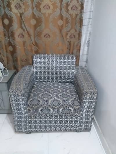 Total 6 seater sofa set in black and white , slightly used.