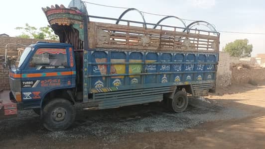 Mazda 3500 18 feet 5 nuti for sell good condition