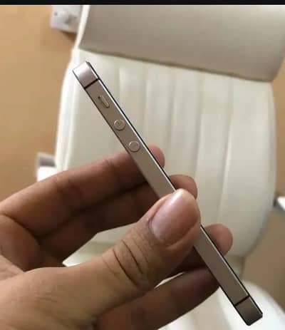 iPhone 5S ram64GB PTA approved my WhatsApp number 0340==1247==576