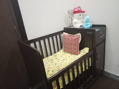 baby crib