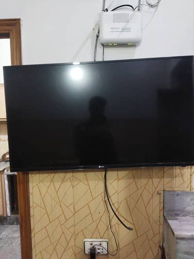 Orange LCD full HD 1080p resolution