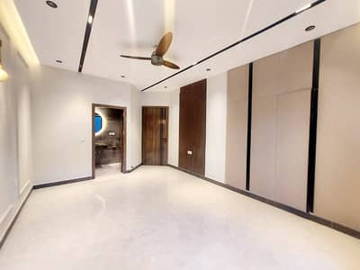 VIP GROUND PORTION 3 Master Bedroom Gas Available Prime Location This House.