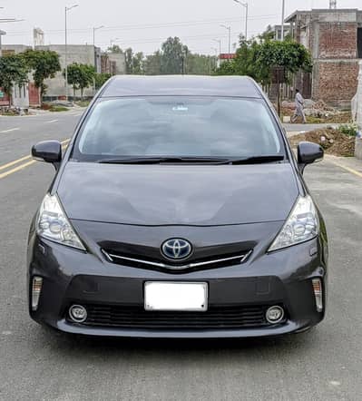 Toyota Prius Alpha 2012