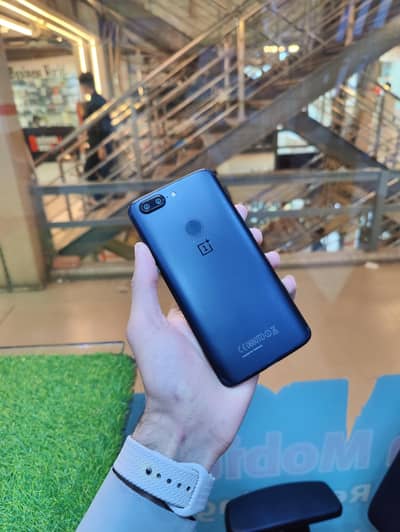 OnePlus 5T | RAM 8GB STORAGE 128GB  | Dual Sim