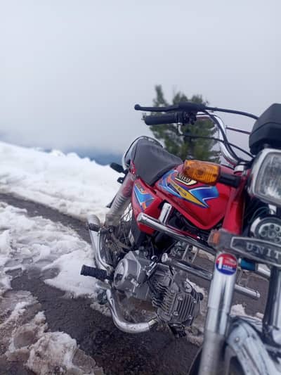 urgent for sale bike bilkul new hai 800 kilometer Chala hai