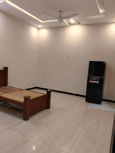 Room available for rent in E11 2 in portion