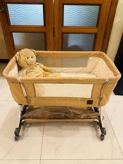 Baby Cot Bed (Mobile with Tires)