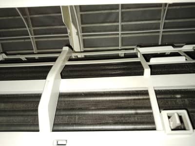 Samsung 1.5 Ton Inverter AC - Gas Leakage Issue (For Repair/Parts)