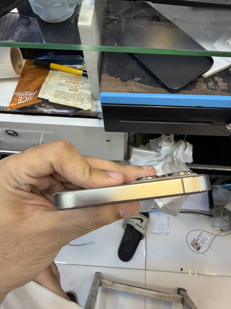 Iphone 12 pro max 4