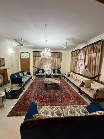 677 Sq. Yd Liveable House For Sale In F-10/2