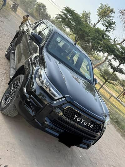 Toyota hilliux Rocco GR-S. 2025 model