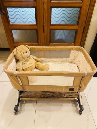 Baby Cot (Moveable with Tires)