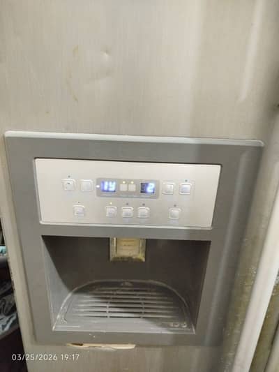 Double door refrigerator