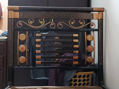 Iron Single bed with spring mattress for urgently sell