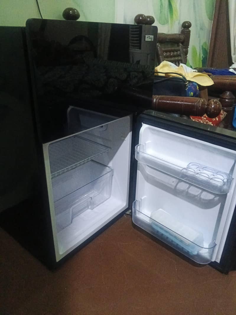 mini fridge 1