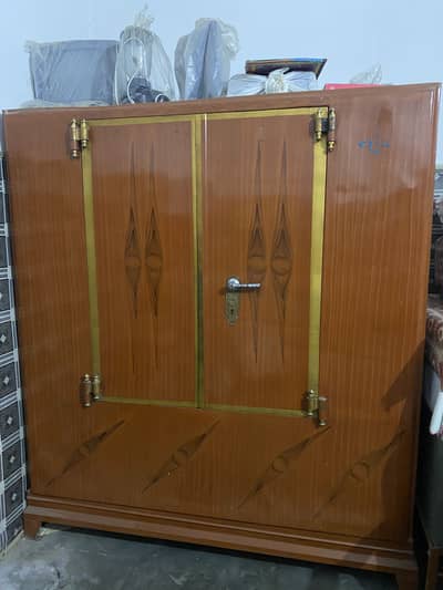 Peta iron almari , heavyweight, neat and clean no any dints