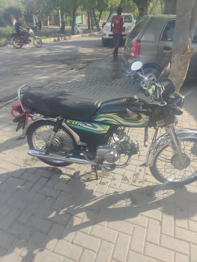 2022 Model Honda CD 70 Black color