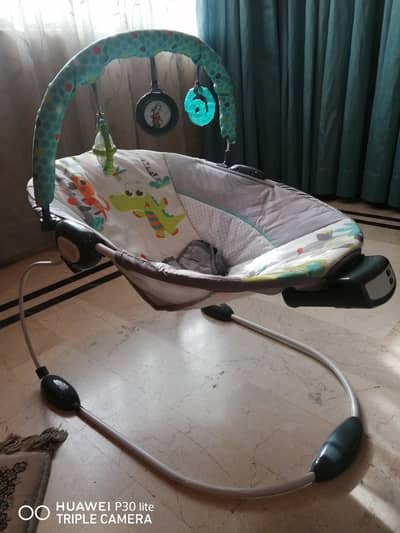 baby bouncer with vibration panel functional.