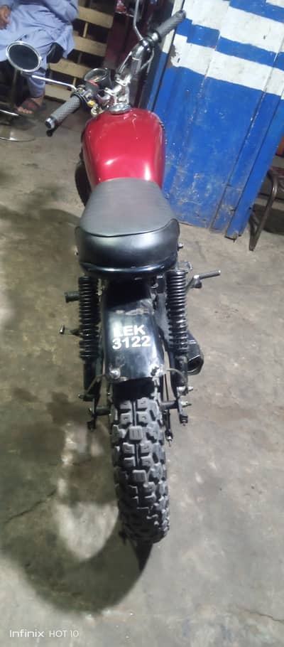 Cafe Racer Bike – Modified Stylish Look – Powerful Ride