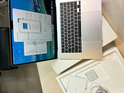 Macbook Air M4 15 inches 24 GB Ram 512 ssd Full packing