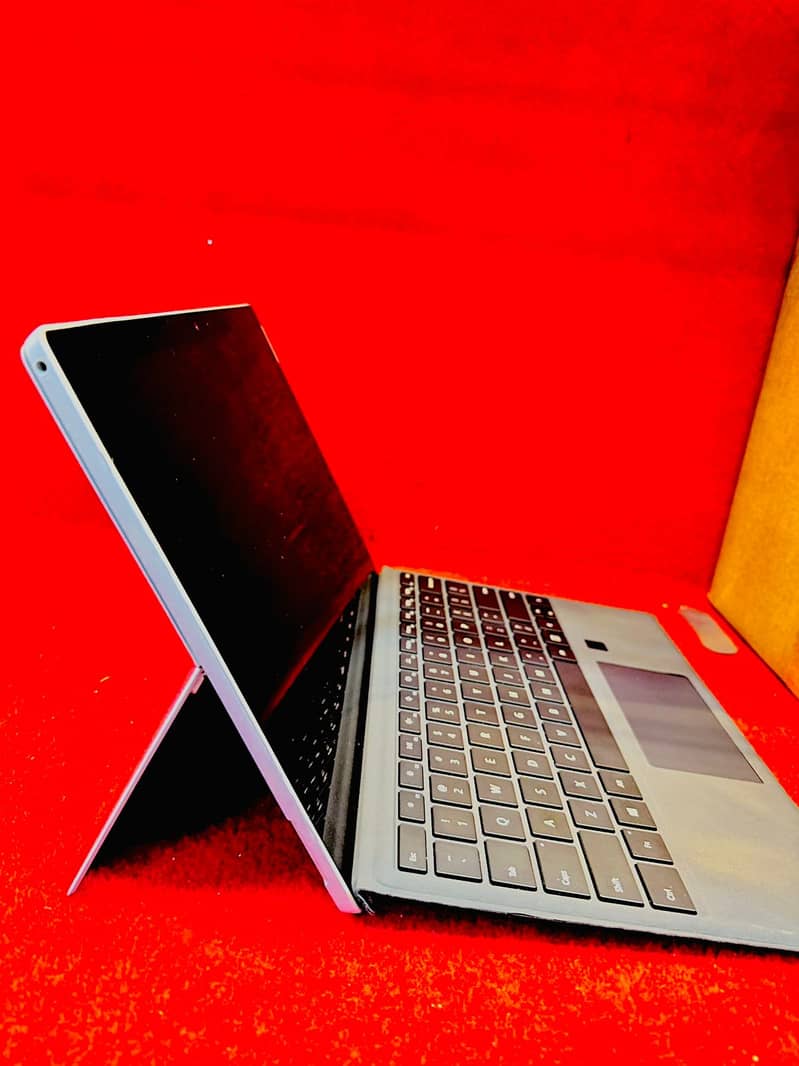 Microsoft Surface Pro (5th Gen) 2