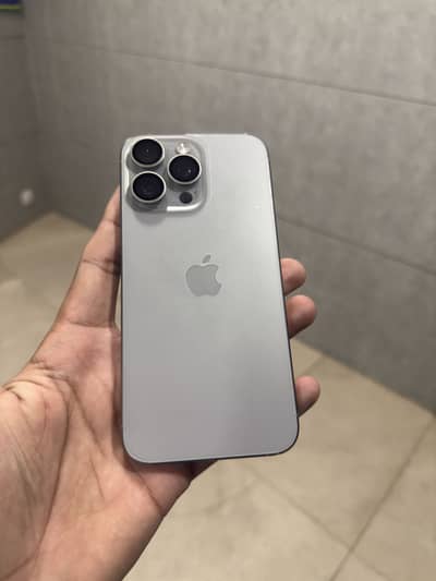 iPhone 15 pro max FU 89 health 10/10