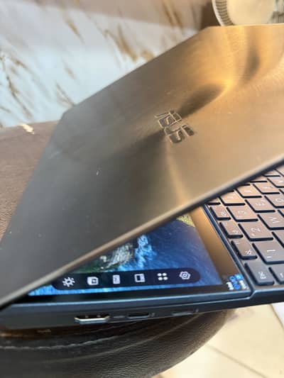 Asus Zenbook core i7 11th gen 2.9ghz