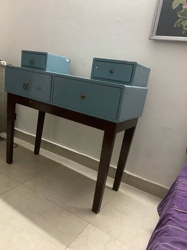 Dressing table without mirror 2